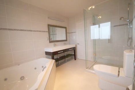 Photo of property in 97a Island Bay Road, Beach Haven, Auckland, 0626