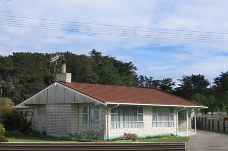 Photo of property in 68 Nash Parade, Foxton Beach, Foxton, 4815