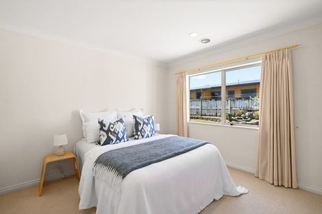 Photo of property in 2 Roderick Place, Rototuna, Hamilton, 3210