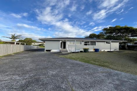 Photo of property in 99 Farquhar Road, Glendene, Auckland, 0602