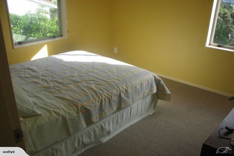 Photo of property in 4 Lyons Crescent, Strathmore Park, Wellington, 6022