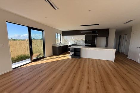 Photo of property in 5 Ritetai Street, Clarks Beach, 2122