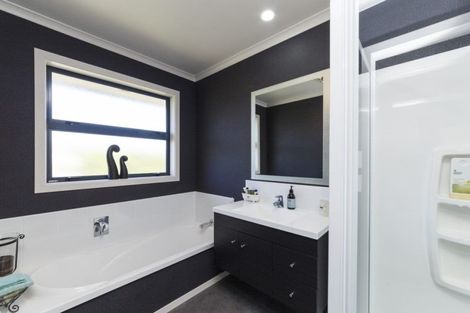 Photo of property in 99a Schnell Drive, Kelvin Grove, Palmerston North, 4414