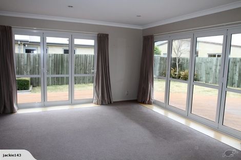 Photo of property in 5 Corsican Grove, Parklands, Christchurch, 8083