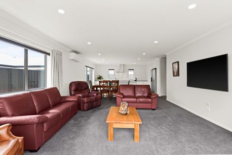 Photo of property in 14 Rangataiki Place, Te Awa, Napier, 4110