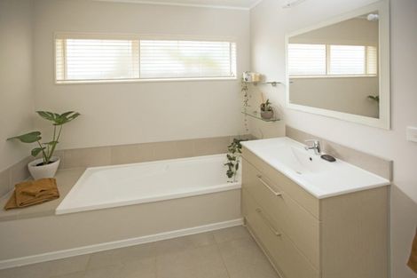 Photo of property in 22a Greta Place, Stanmore Bay, Whangaparaoa, 0932