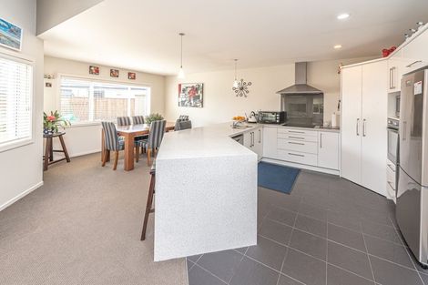 Photo of property in 2 Gilligan Close, College Estate, Whanganui, 4500