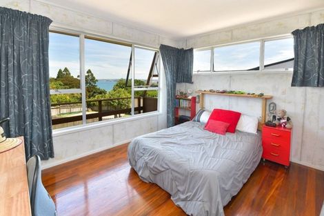 Photo of property in 113 Roberts Road, Matakatia, Whangaparaoa, 0930