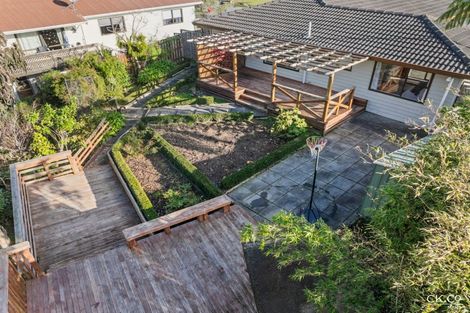 Photo of property in 17 King Charles Drive, Kingsley Heights, Upper Hutt, 5018