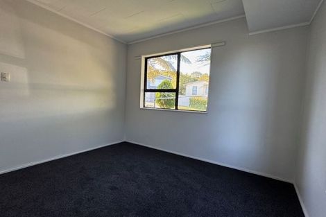 Photo of property in 26b Cheltenham Terrace, Newlands, Wellington, 6037