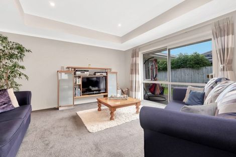 Photo of property in 24 Butterworth Crescent, Papamoa Beach, Papamoa, 3118