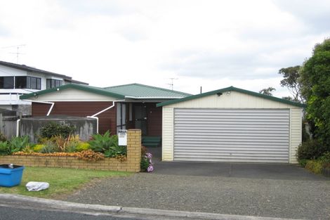 Photo of property in 1420 Whangaparaoa Road, Army Bay, Whangaparaoa, 0930