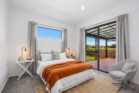 Photo of property in 33 Woodridge Drive, Stanmore Bay, Whangaparaoa, 0932