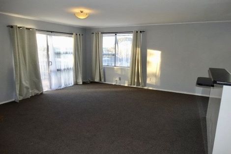 Photo of property in 28 Beauchamp Drive, Massey, Auckland, 0614