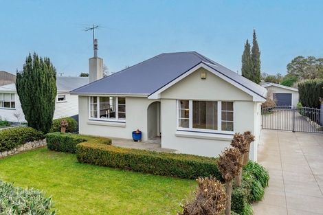 Photo of property in 17 Sackville Street, Martinborough, 5711