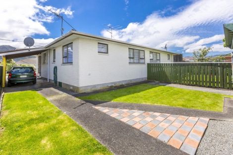 Photo of property in 2/50 Kowhai Avenue, Ebdentown, Upper Hutt, 5018