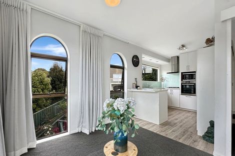 Photo of property in 2/5 Manaia Place, Mairangi Bay, Auckland, 0630