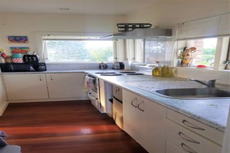 Photo of property in 85 Stanley Point Road, Stanley Point, Auckland, 0624
