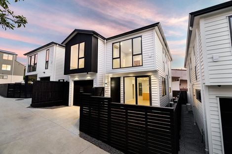 Photo of property in 8b Catalina Crescent, Forrest Hill, Auckland, 0620