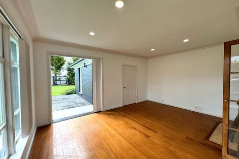 Photo of property in 37 Shortt Avenue, Mangere Bridge, Auckland, 2022