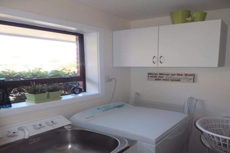 Photo of property in 22 Liverton Crescent, Bishopdale, Christchurch, 8053