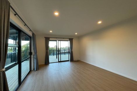 Photo of property in 1/16 Glen Vista Place, Bayview, Auckland, 0629