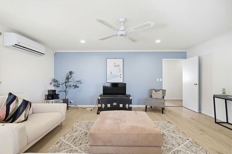 Photo of property in 79 Riverton Drive, Randwick Park, Auckland, 2105