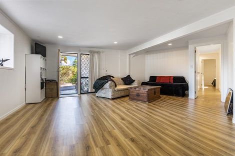 Photo of property in 102 Prince Regent Drive, Half Moon Bay, Auckland, 2012