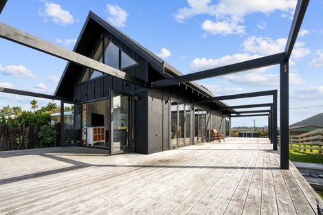 Photo of property in 497 Waikawa-curio Bay Road, Curio Bay, Tokanui, 9884