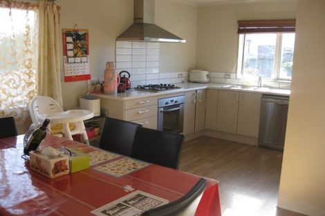 Photo of property in 50a Miles Crescent, Newlands, Wellington, 6037