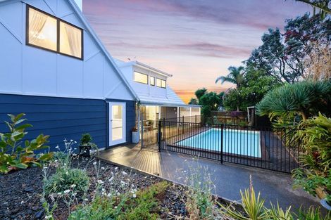 Photo of property in 5 Tatyana Place, Massey, Auckland, 0614