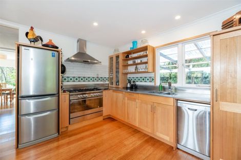 Photo of property in 136 Piha Road, Piha, New Lynn, 0772