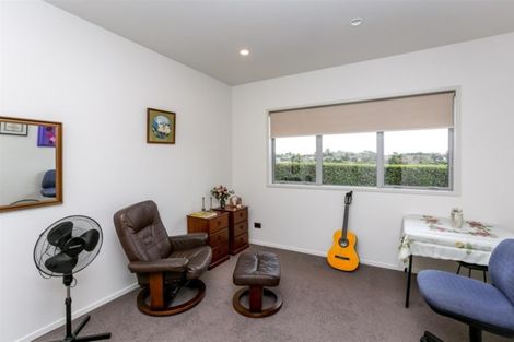 Photo of property in 18 Adam Lile Drive, Highlands Park, New Plymouth, 4312