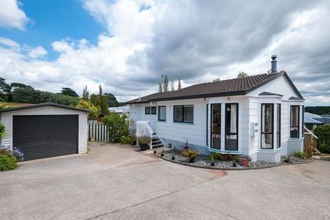 Photo of property in 1/6 Altair Place, Windsor Park, Auckland, 0632