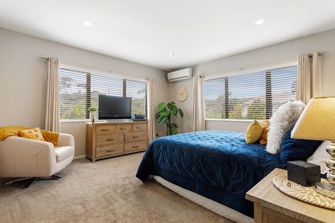 Photo of property in 16 Mural Place, Greenhithe, Auckland, 0632