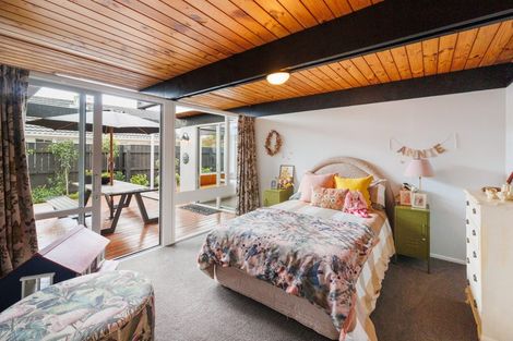 Photo of property in 11 Chilton Grove, Hokowhitu, Palmerston North, 4410