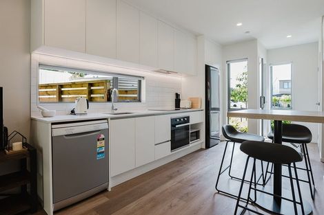 Photo of property in 28 Earlsworth Road, Mangere East, Auckland, 2024