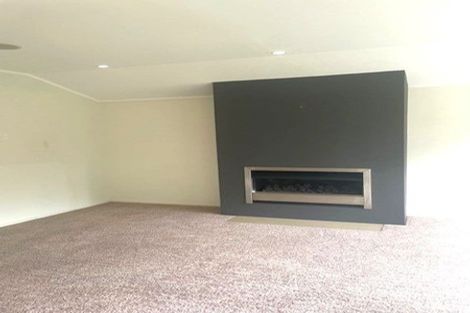 Photo of property in 2/8 Sandown Road, Rothesay Bay, Auckland, 0630