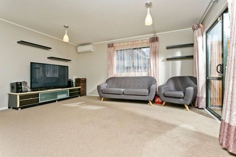 Photo of property in 3/6 Helena Street, Massey, Auckland, 0614