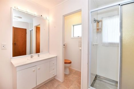 Photo of property in 22a Tindalls Bay Road, Tindalls Beach, Whangaparaoa, 0930