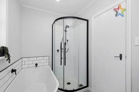 Photo of property in 385 Stokes Valley Road, Stokes Valley, Lower Hutt, 5019