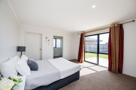 Photo of property in 12 Gibraltar Way, Fitzherbert, Palmerston North, 4410