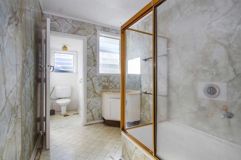 Photo of property in 29 Sylvan Crescent, Te Atatu South, Auckland, 0610