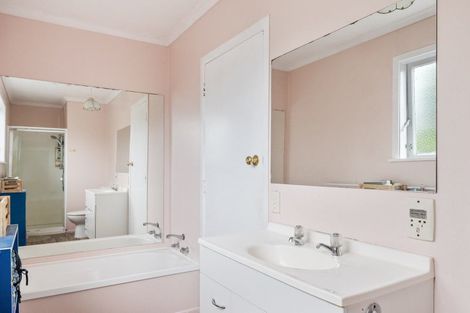 Photo of property in 35 Highbury Drive, Levin, 5510