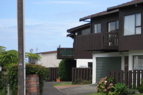 Photo of property in 2/87 Aberdeen Road, Castor Bay, Auckland, 0620