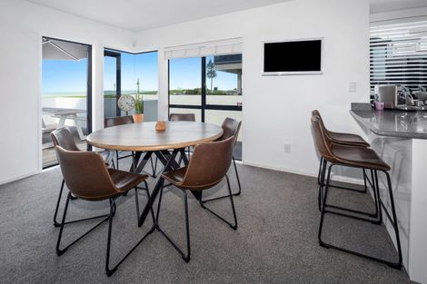 Photo of property in 1/156 Marine Parade, Mount Maunganui, 3116
