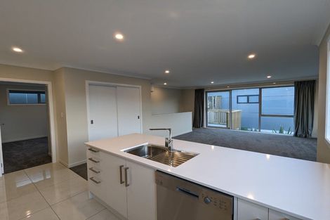 Photo of property in 44 Albatross Close, Whitby, Porirua, 5024