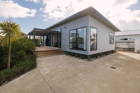 Photo of property in 1 Annandale Avenue, Takaro, Palmerston North, 4410