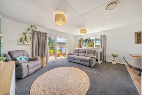 Photo of property in 21 Oaklands Grove, Clouston Park, Upper Hutt, 5018