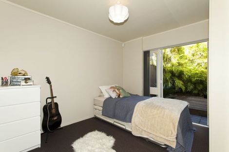 Photo of property in 1/31 James Evans Drive, Northcote, Auckland, 0627